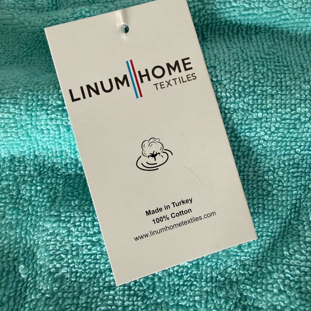 Linum Home Turquoise NWT 100% Turkish Cotton Women’s Towel Rap